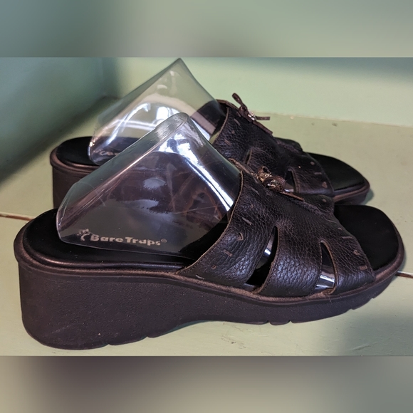 Bare Traps, Chunky Sole Black Leather Slip Sandals, Size 9.5 M - Picture 2 of 8